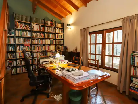 Casa en Venta con 6 cocheras