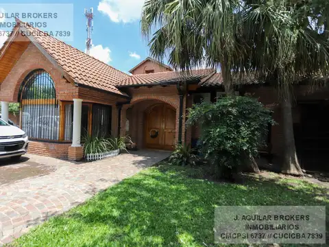 Casa en Venta con 6 cocheras