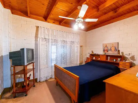 Casa 5 ambientes con 1 baño