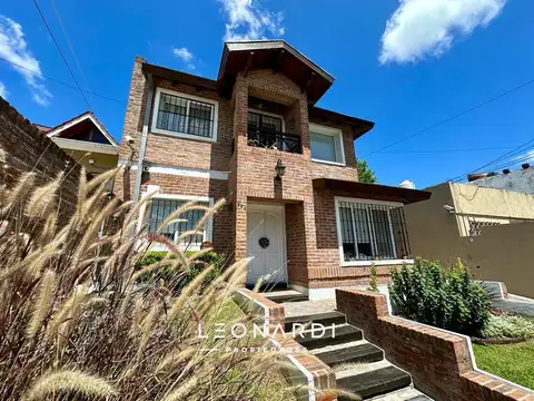 Casa con pileta en venta en Escobar - 5 dormitorios - ID 2330