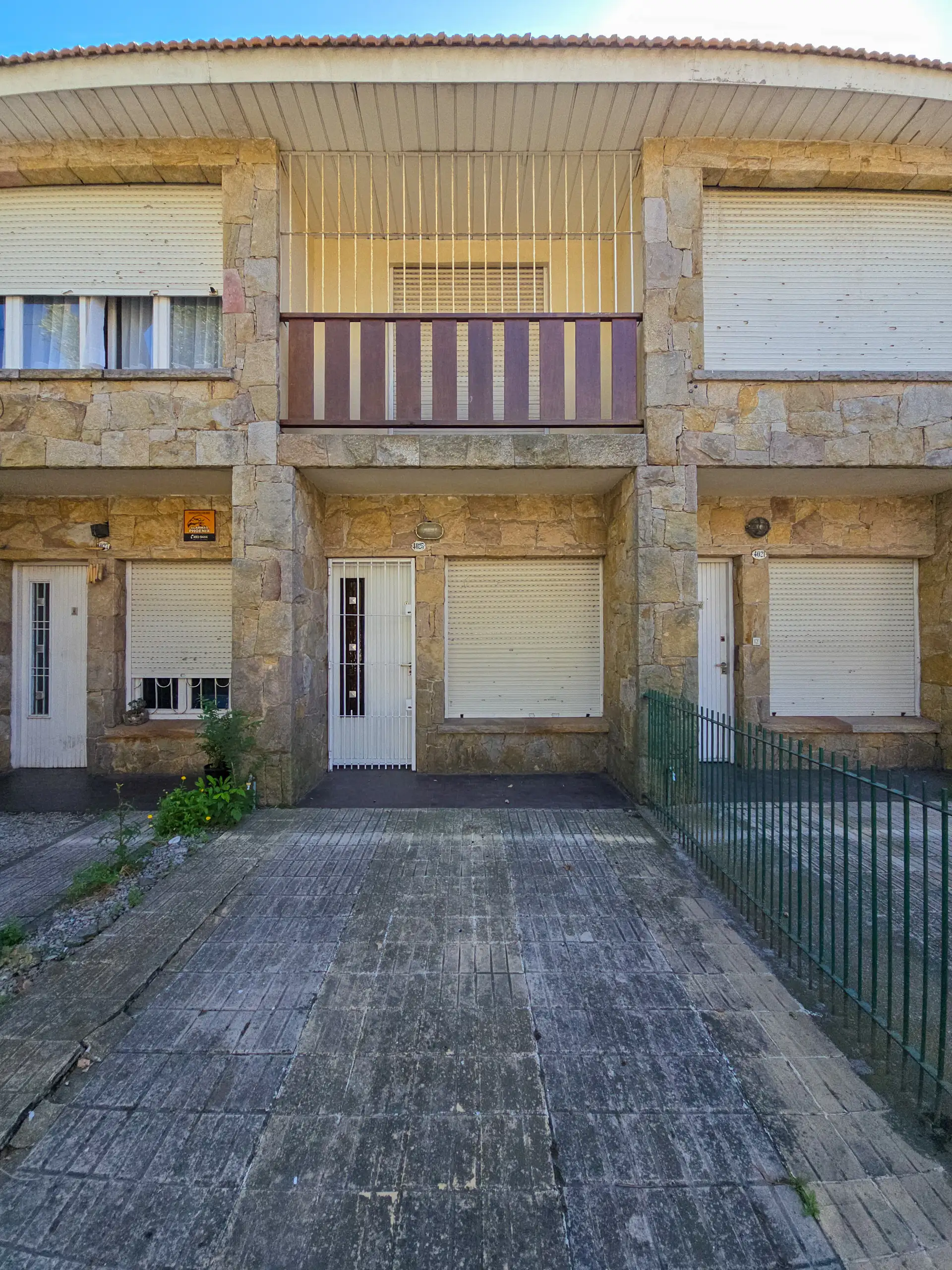 Dúplex 3 dorm, 83m² con patio y entrada para vehículo - French y Funes