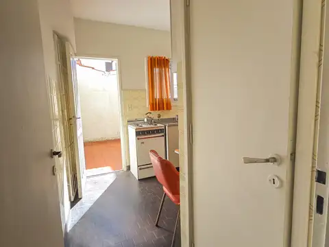 Dúplex 4 amb. con patio y e/ para vehículo - French y Funes