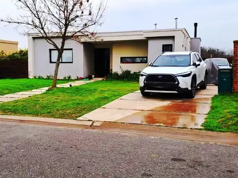 Casa en venta San Sebastián 4 ambientes con Pileta