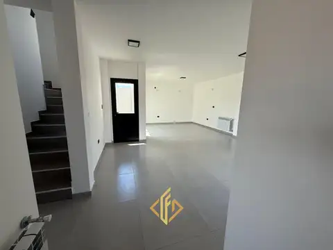 Casa en Alquiler con 1 cochera