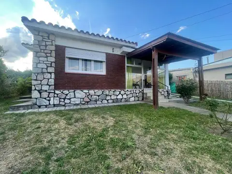 SE VENDE CASA LA FALDA 3 DORMITORIOS  APTO CREDITO