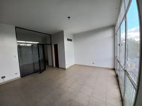 Oficina 4 ambientes con 2 baños