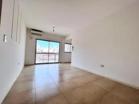 Lindisimo 2 ambientes + Estar y posibilidad de cochera!