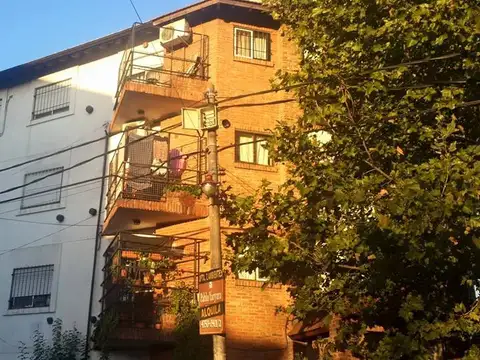 Caseros en Venta Departamento de 3 Ambientes F: 6849