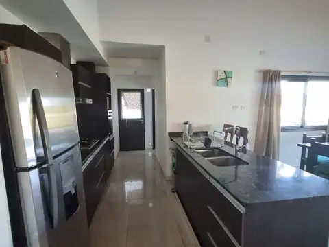 Casa 4 ambientes con 3 baños