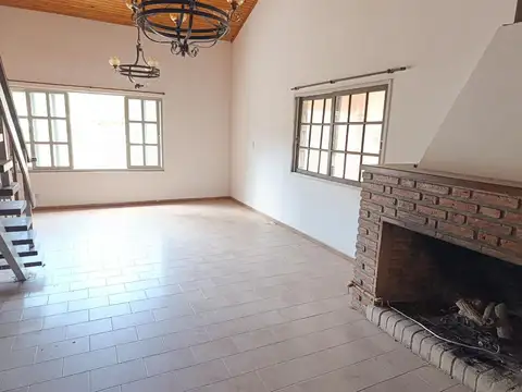 Casa 5 ambientes con 1 baño