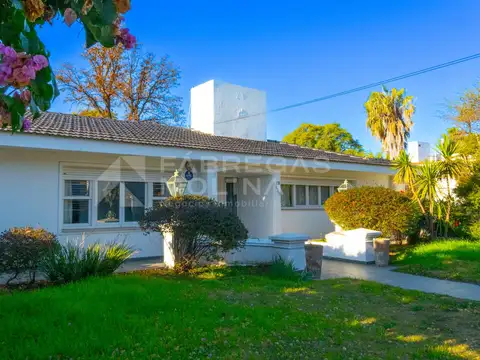 Casa en Venta con 4 cocheras