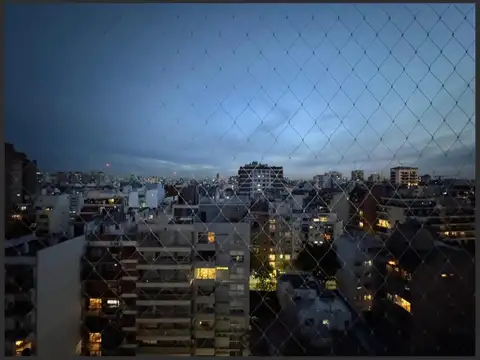 3 Ambientes Al Frente con Balcón. Excelente ubicación. Apto crédito.