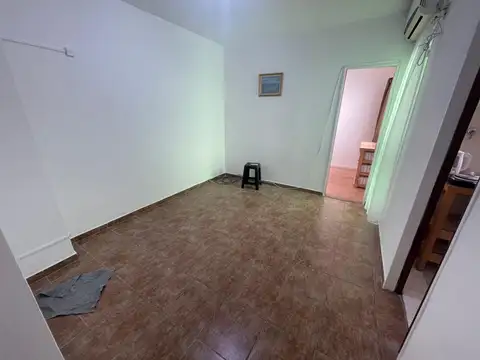 Depto dos amb, con hermosa luz natural, a mts Av. Rivadavia 