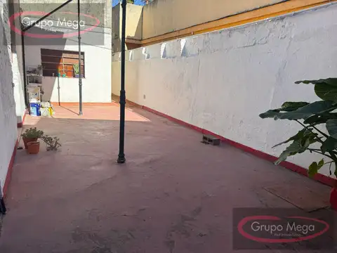 PH de 2 Ambientes con patio En Alquiler
