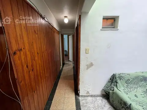 Casa 6 ambientes con 2 baños