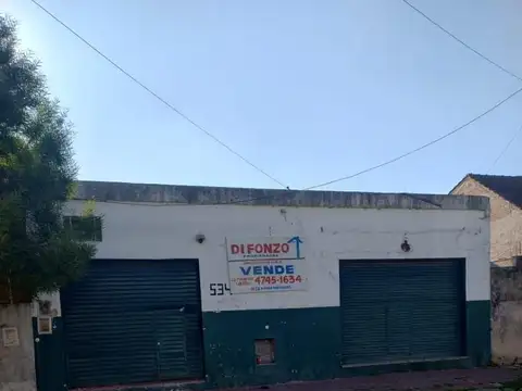 LOCAL CON CASA A RECICLAR. ZONA INDUSTRIAL