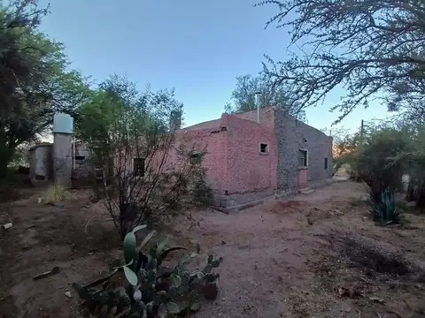 SE VENDE FINCA CON BODEGA, CAVA Y PARRAL 7083 M2