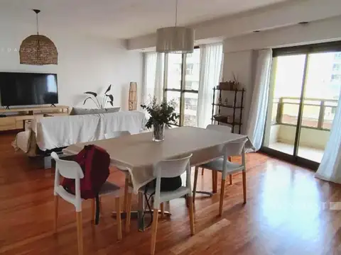 Departamento en venta con cochera de 3 dorm. en La Plata
