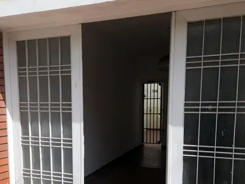 Depto Tipo Casa en Venta en Ramos Mejía Sur, USD 120.000