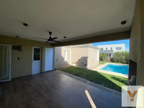Casa 4 ambientes con 3 baños
