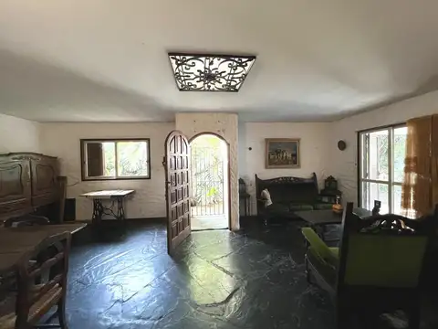 Casa 6 ambientes con 2 baños