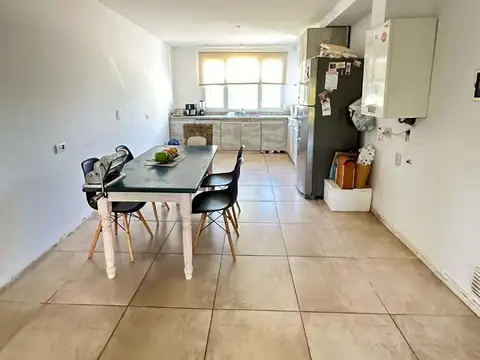 Casa 5 ambientes con 3 baños
