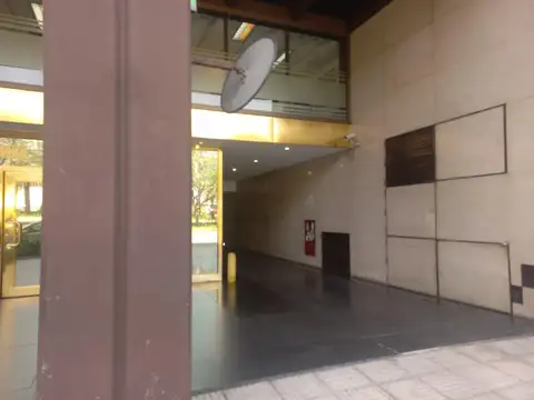 Oficina en Alquiler con 6 cocheras
