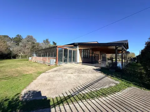 Espectacular Salón de Fiestas con amplio terreno y paseo privado de Tren
