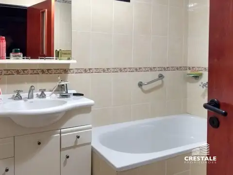 Casa 7 ambientes con 4 baños