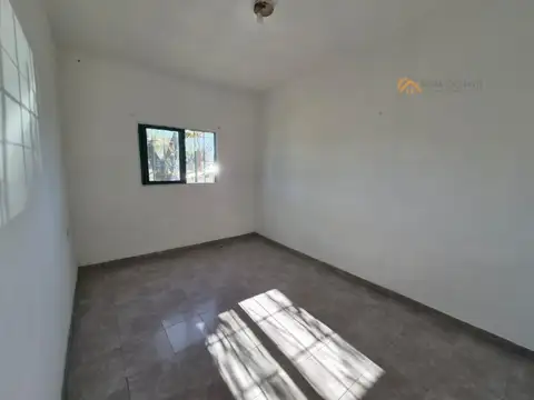ROLDAN - CASA EN VENTA -A POCAS CUADRAS DEL  CENTRO -2 DORMITORIOS