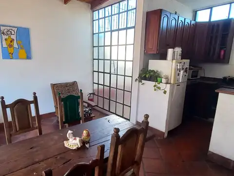 Casa 6 ambientes con 2 baños