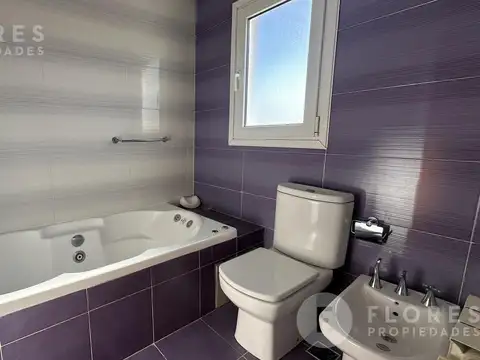Casa en alquiler anual, 6 ambientes, 3 dormitorios, 2 baños, La Lomada de Pilar, PIlar
