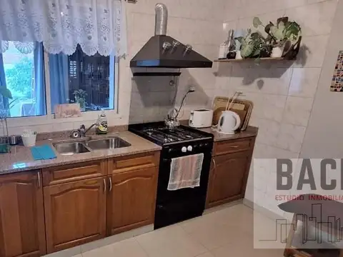 Depto Tipo Casa 8 ambientes con 2 baños