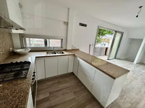 Depto Tipo Casa en Venta 8 años
