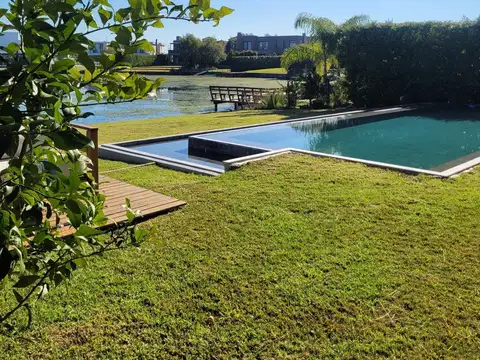 Impecable casa en Barbarita a la laguna
