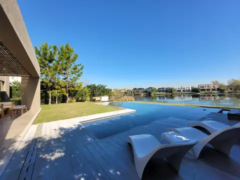 Impecable casa en Barbarita a la laguna