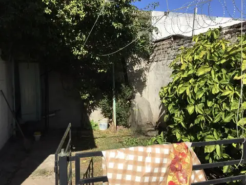 V. Ballester (Santa Cruz 1922) Casa 3 ambientes. Patio. Parrilla. Lote 211 m2