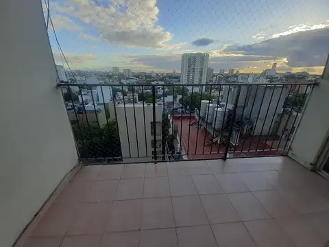 MUY LUMINOSO 4 AMBIENTES CON BALCÓN