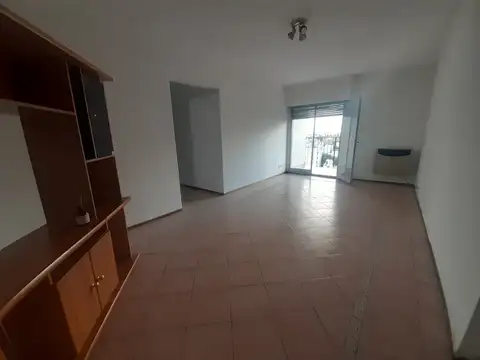 MUY LUMINOSO 4 AMBIENTES CON BALCÓN