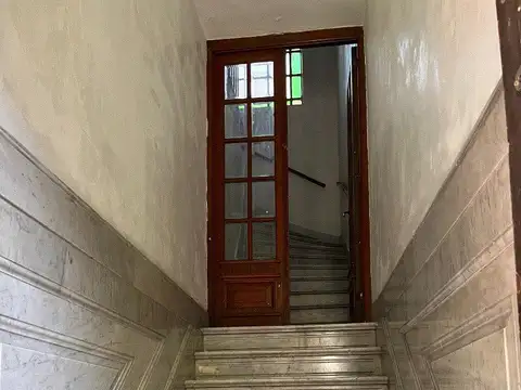 Casa en 2 plantas, con entradas independientes. Ideal 2 familias o comercial. Lote PROPIO.    