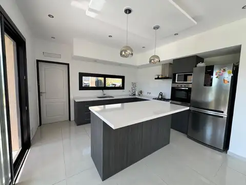 CASA MINIMALISTA EN VENTA EN HARAS SAN PABLO CLUB DE CAMPO