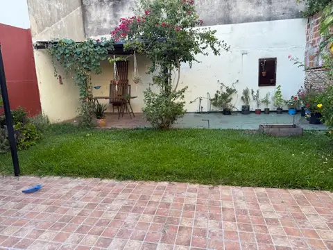 CASA  3 AMBIENTES CON PARQUE