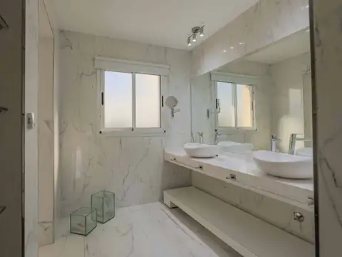 CASA HARAS SANTA MARÍA  IMPECABLE EN CU DE SAC