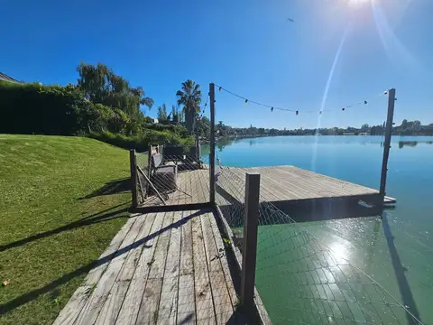 Casa en venta y /o alquiler anual con muebles. Santa Bárbara a la laguna, pileta climatizada