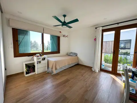 CASA EN VENTA 5 AMBIENTES A LA LAGUNA EN CANNING