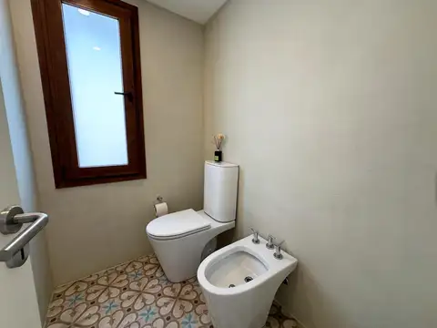 Casa 5 ambientes con 3 baños