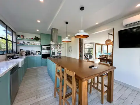 Casa en Venta con 6 cocheras