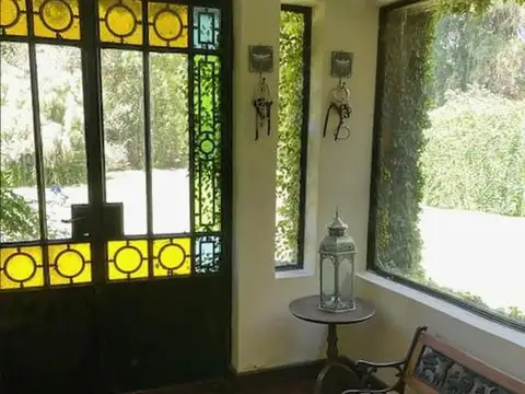 Casa con verde y pileta en venta Club el Moro