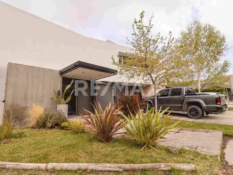 Casa 6 ambientes con 3 baños