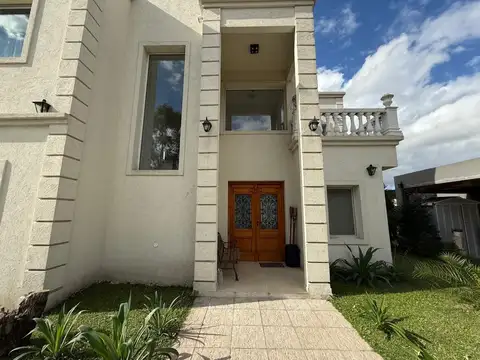 Casa 5 ambientes con 3 baños